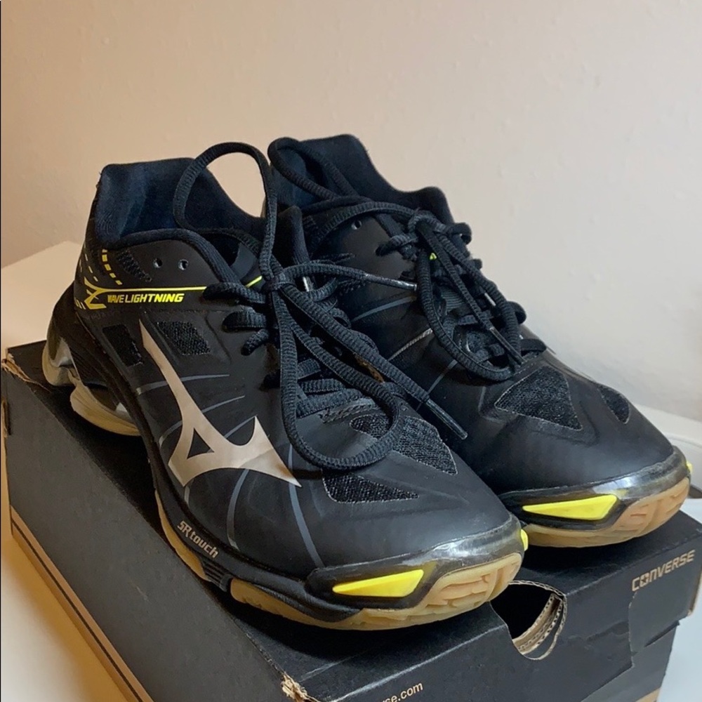 Mizuno volleyball shoes